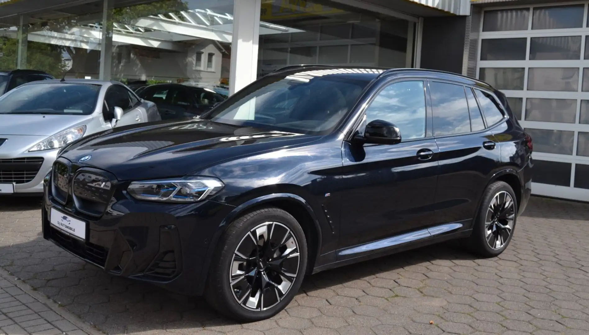 BMW iX3 Impressive*M-Sport*AHK*Pano*HuD*360°*H&K*ACC Schwarz - 1