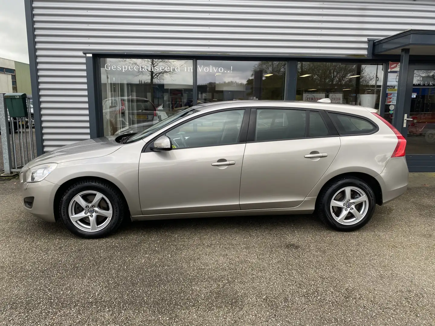 Volvo V60 1.6 D2 Kinetic Xenon+Automaat Gris - 2