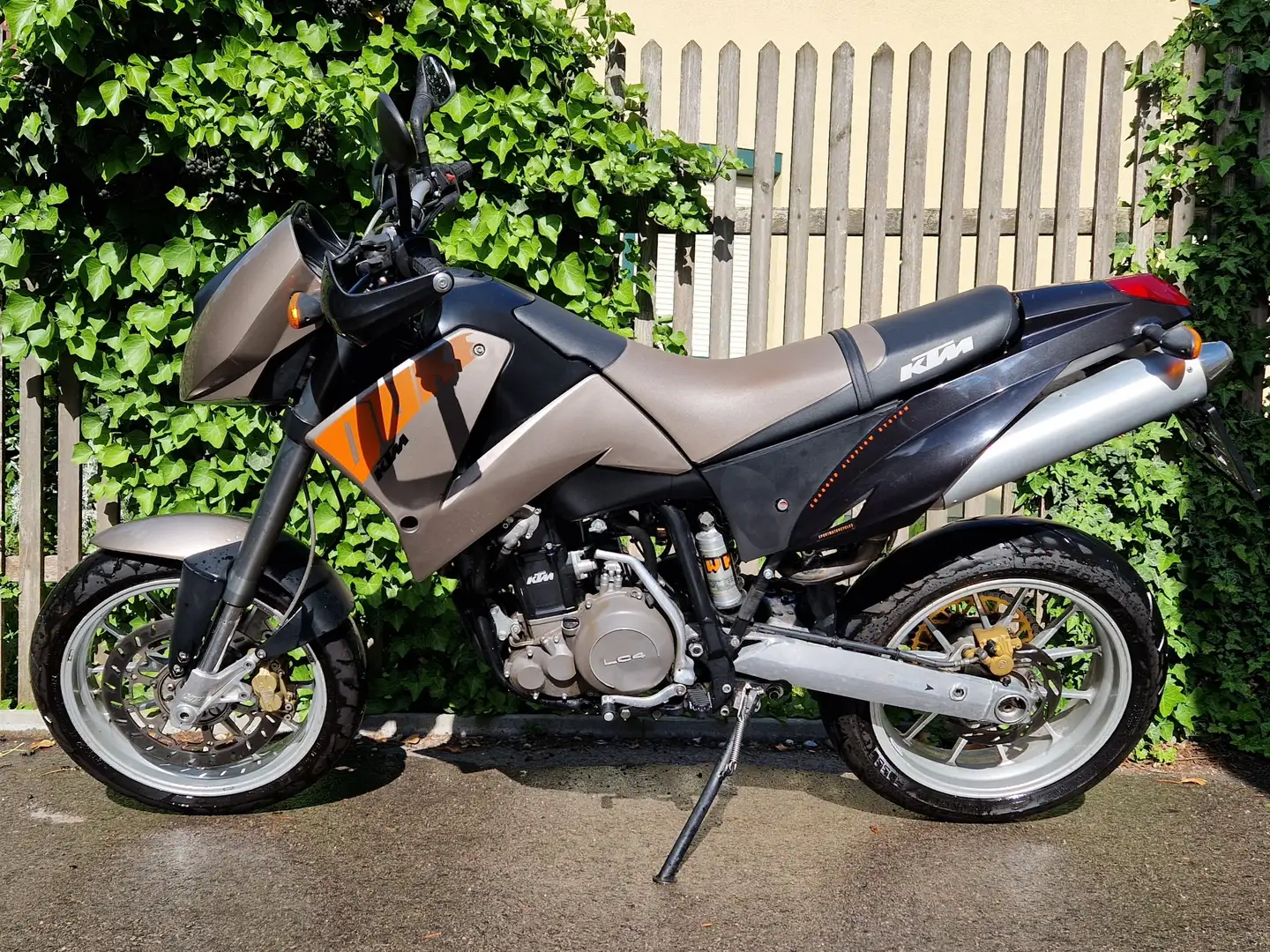 KTM 640 Duke 2 LC4 Titan Bronze - 1