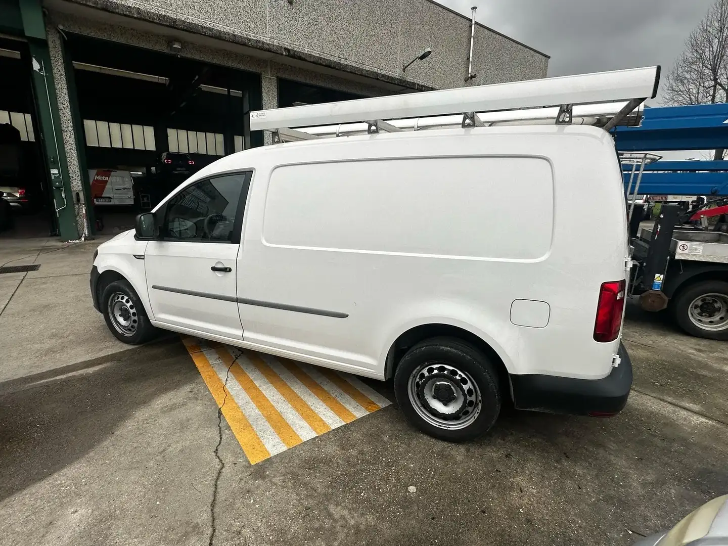 Volkswagen Caddy VAN MAXI 2.0 TDI 150 BUSINESS LINE - 2