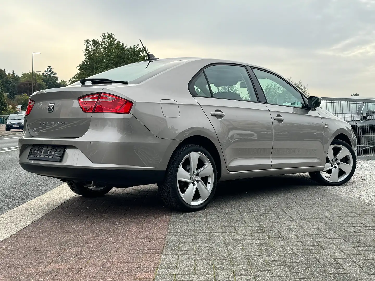 SEAT Toledo Style Navi Sitzheizung Tempomat Klimaautomatik TOP Beige - 2