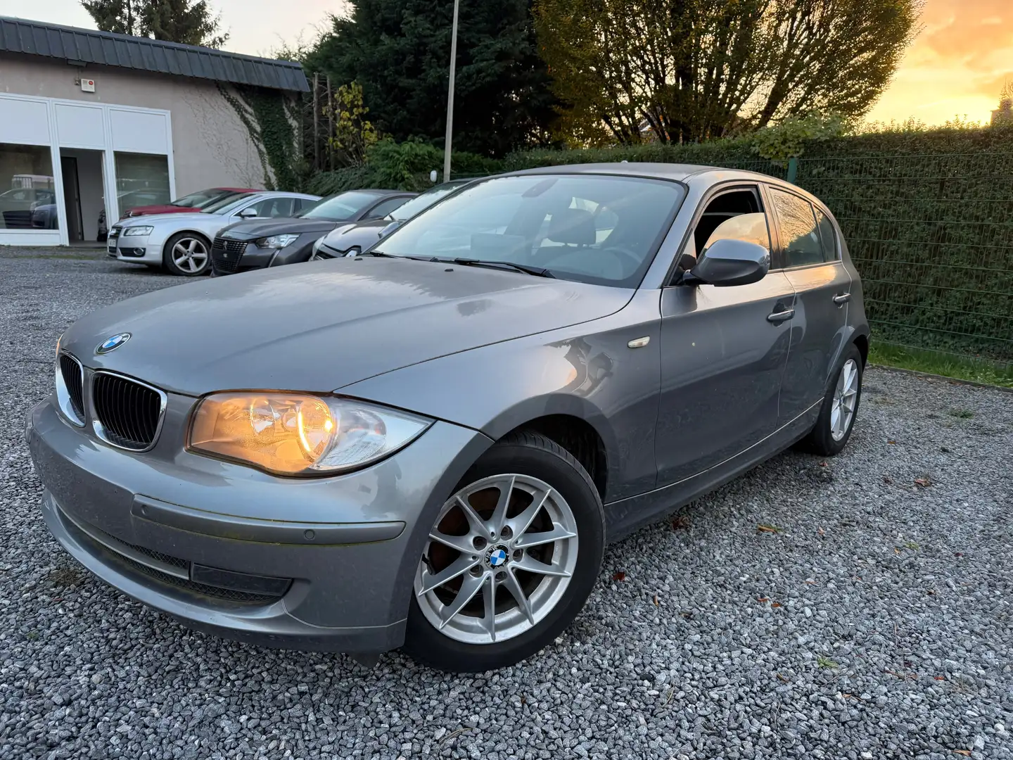 BMW 116 116iA Gris - 2