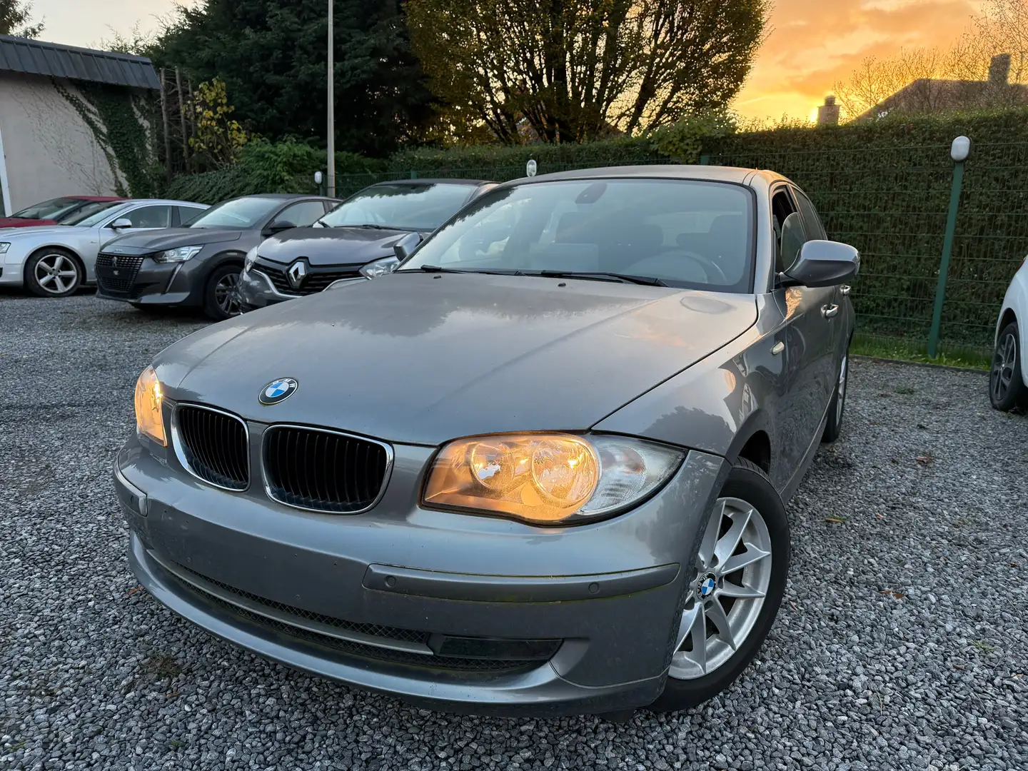 BMW 116 116iA Gris - 1