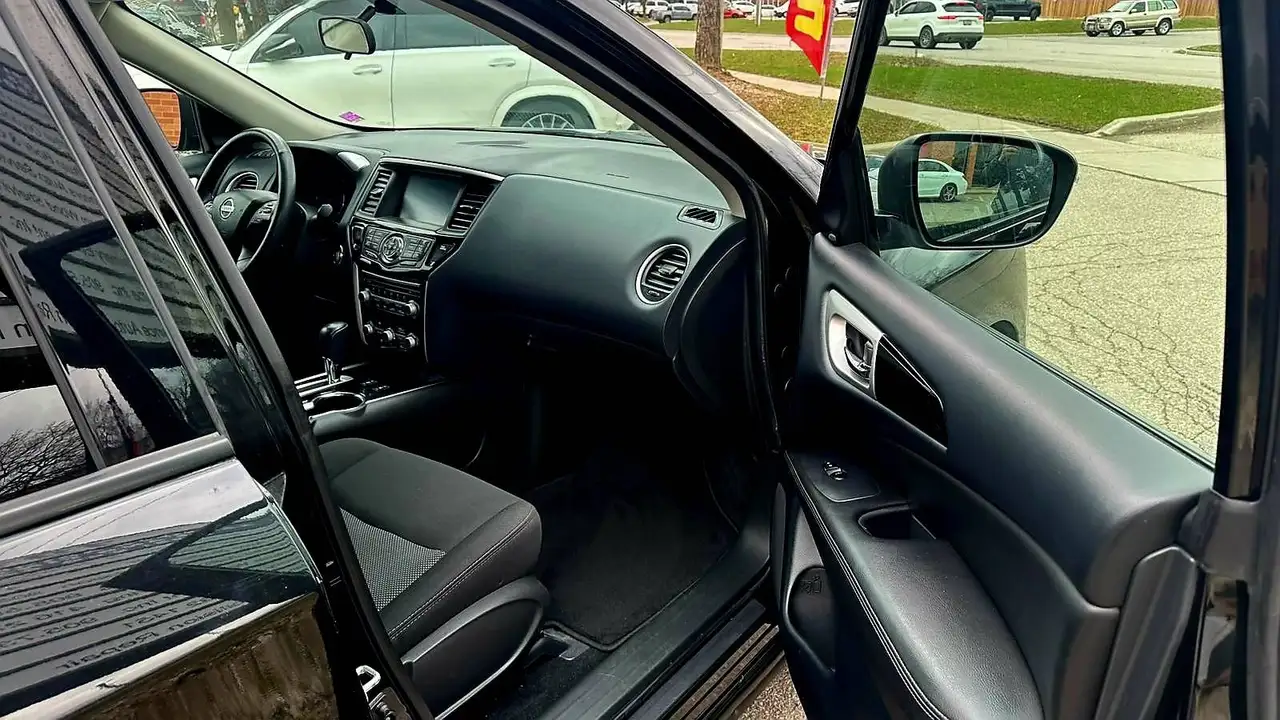 Nissan Pathfinder снимка Nissan Pathfinder