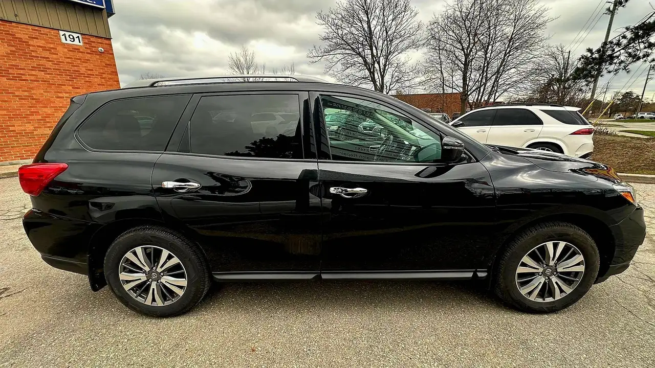 Nissan Pathfinder снимка Nissan Pathfinder