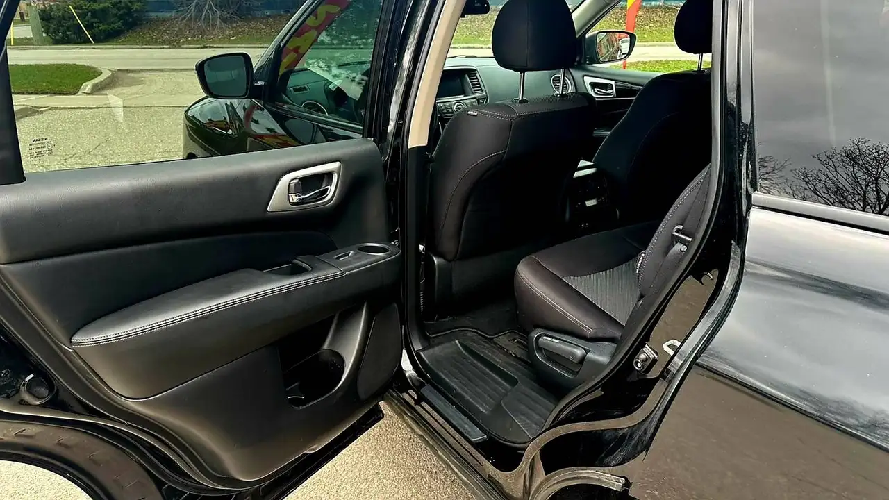 Nissan Pathfinder снимка Nissan Pathfinder