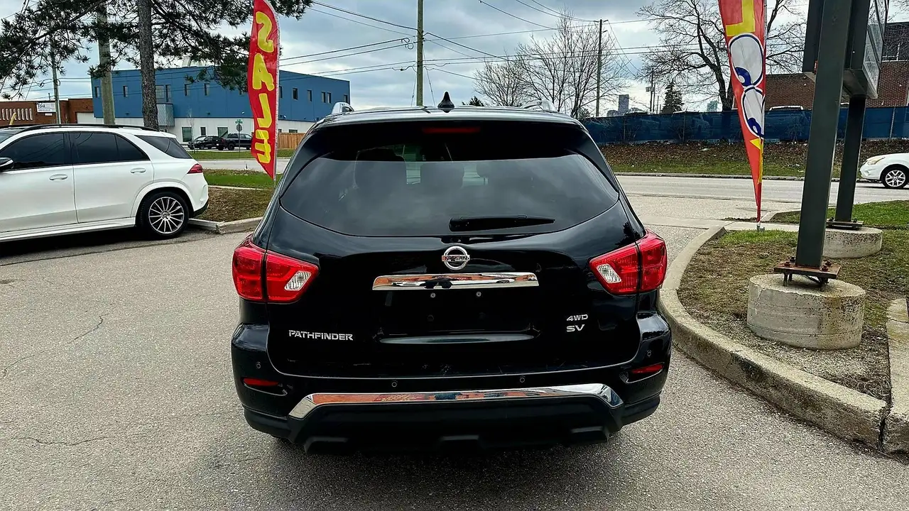 Nissan Pathfinder снимка Nissan Pathfinder