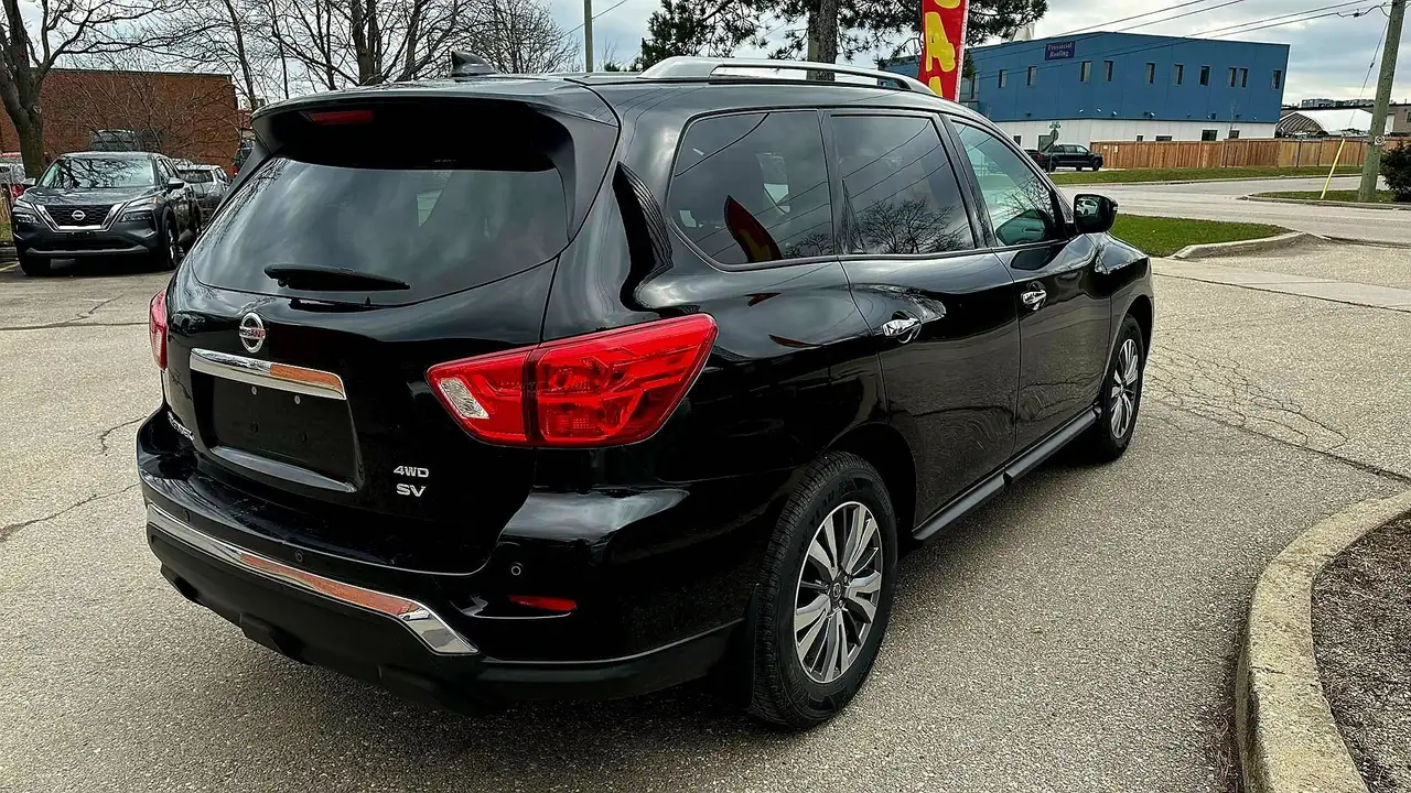 Nissan Pathfinder снимка Nissan Pathfinder