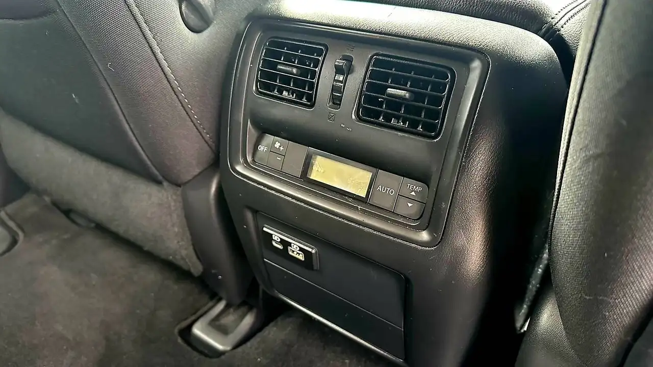 Nissan Pathfinder снимка Nissan Pathfinder