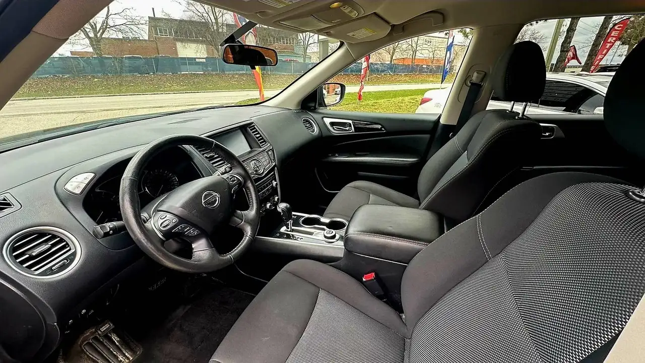 Nissan Pathfinder снимка Nissan Pathfinder