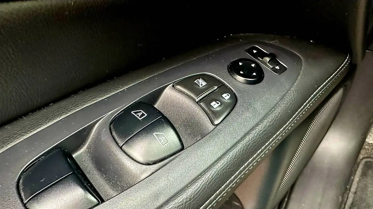 Nissan Pathfinder снимка Nissan Pathfinder