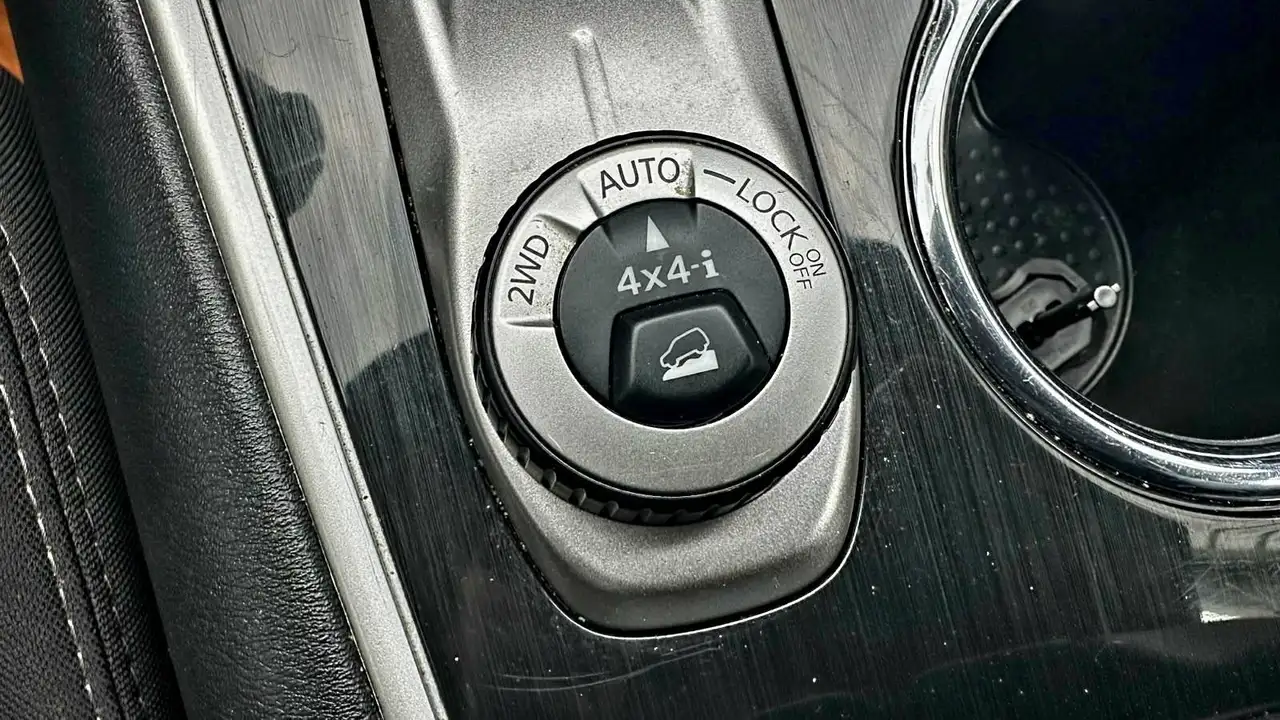 Nissan Pathfinder снимка Nissan Pathfinder