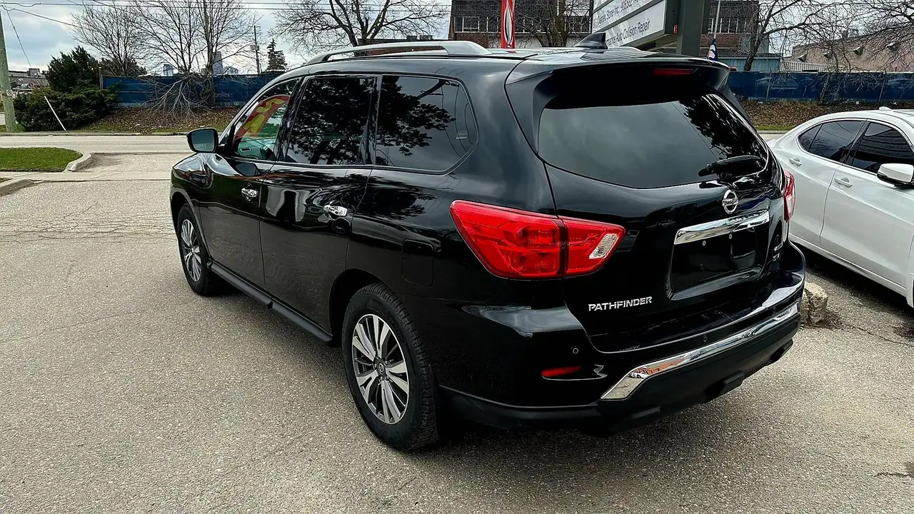 Nissan Pathfinder снимка Nissan Pathfinder