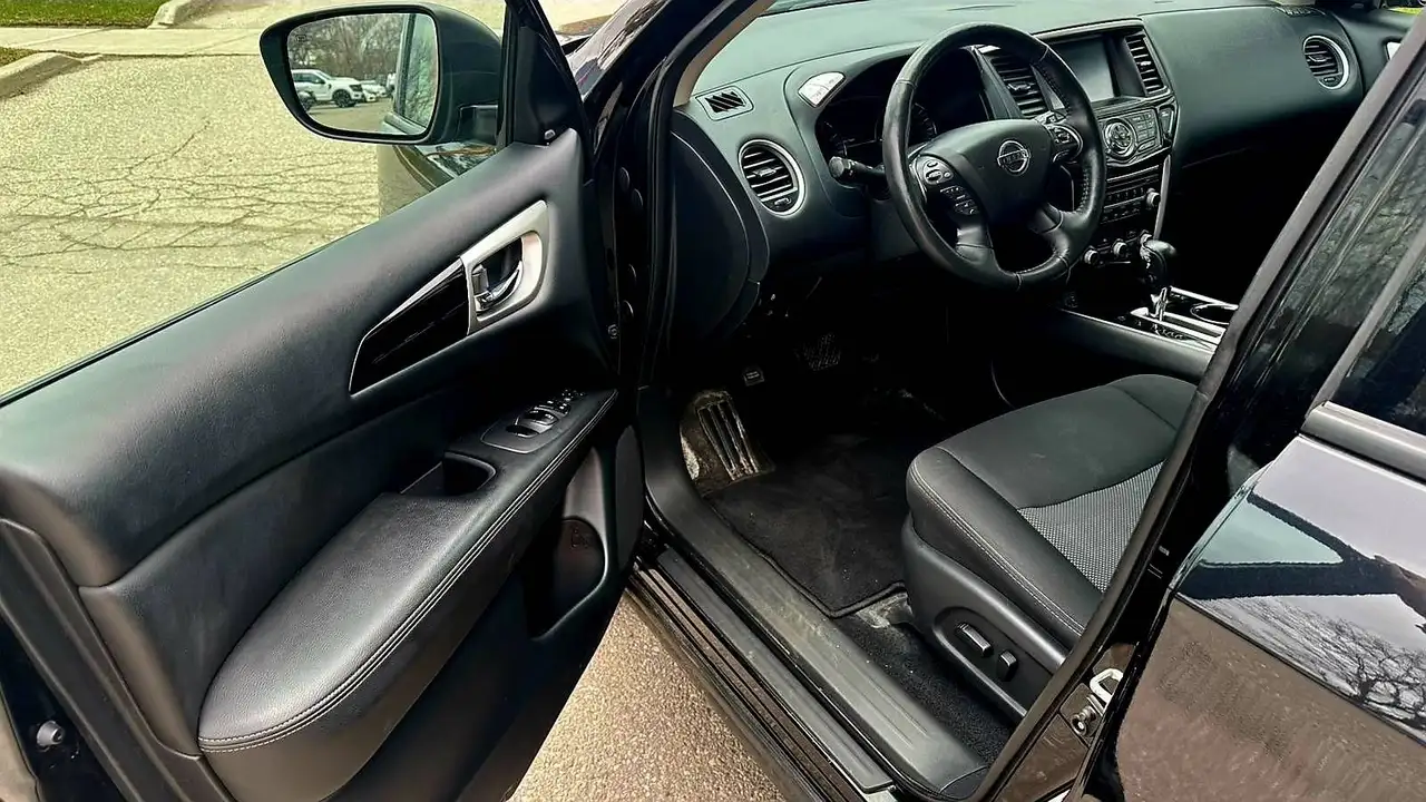 Nissan Pathfinder снимка Nissan Pathfinder