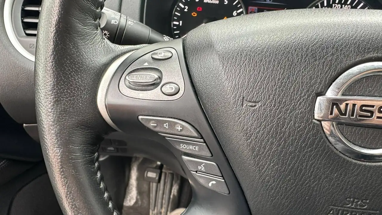 Nissan Pathfinder снимка Nissan Pathfinder