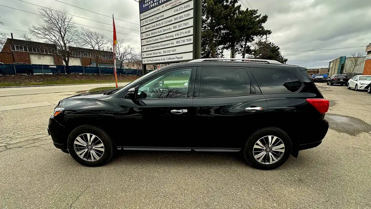 Nissan Pathfinder снимка Nissan Pathfinder