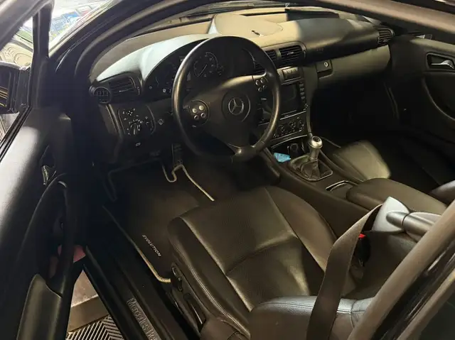Mercedes-Benz C-Class view 3