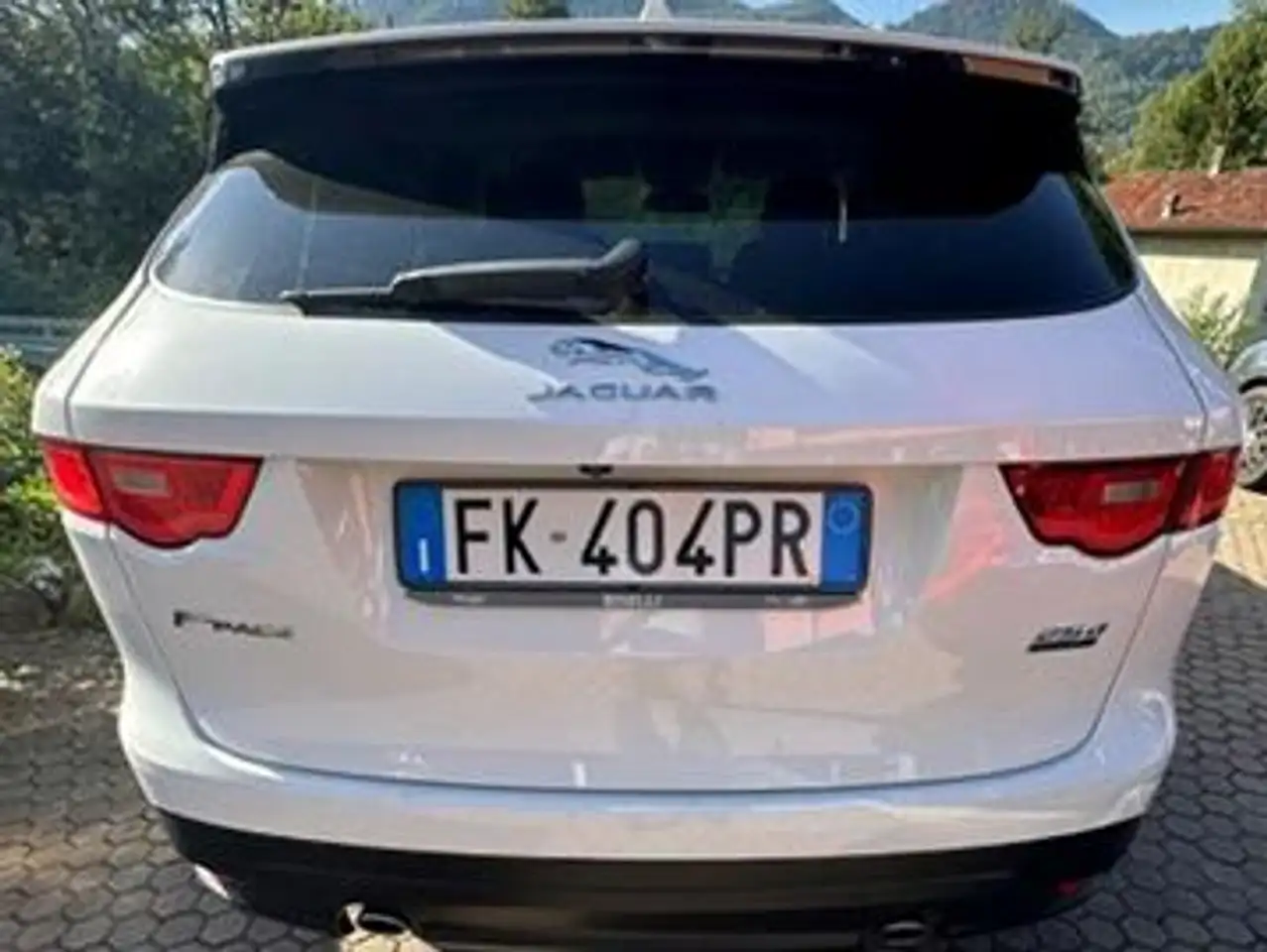 Jaguar F-Pace F-Pace 2015 2.0d i4 R-Sport awd 240cv auto my18 — photo 1 of 8