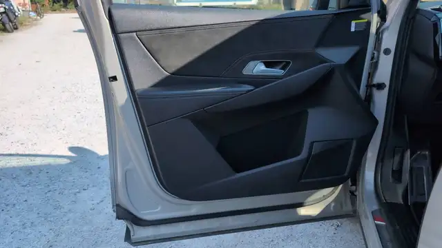 DS Automobiles DS 7 view 7