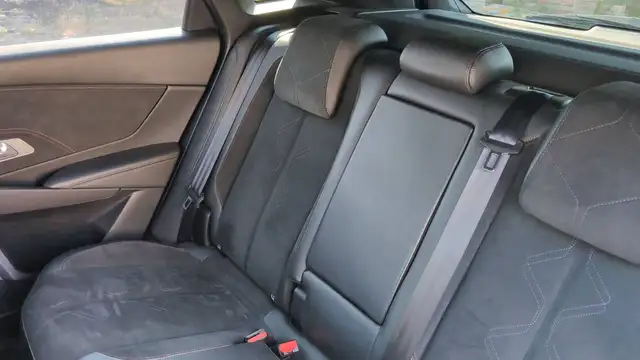 DS Automobiles DS 7 view 9