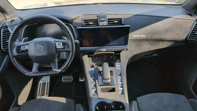 DS Automobiles DS 7 view 11