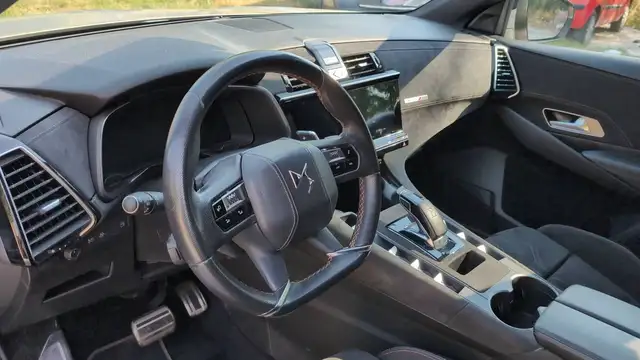 DS Automobiles DS 7 view 8