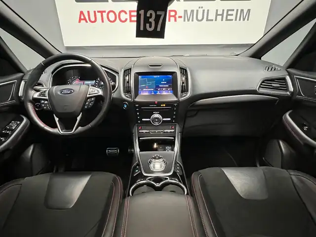 Ford S-Max view 10