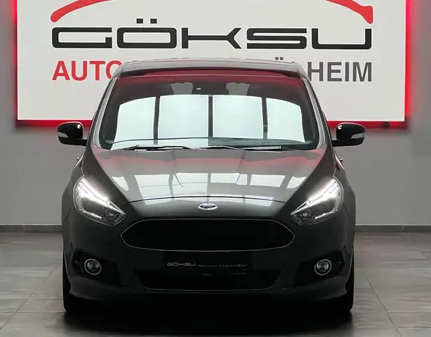 Ford S-Max view 3