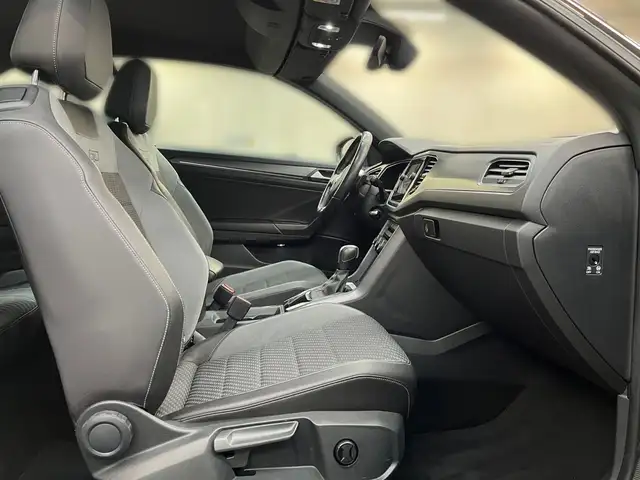 Volkswagen T-Roc view 10