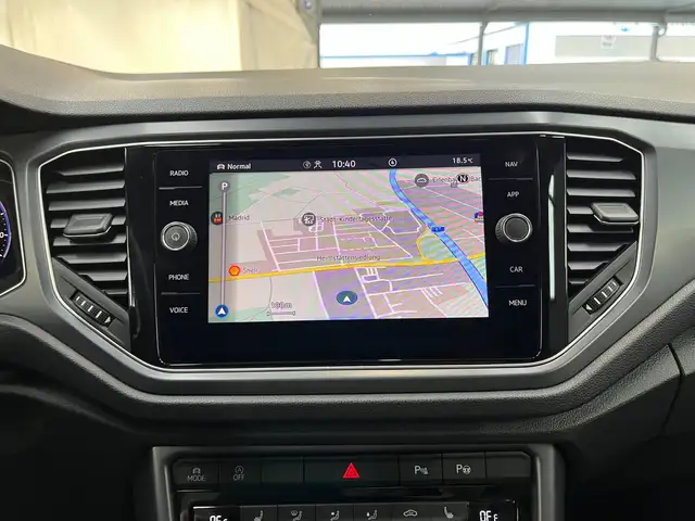 Volkswagen T-Roc view 14