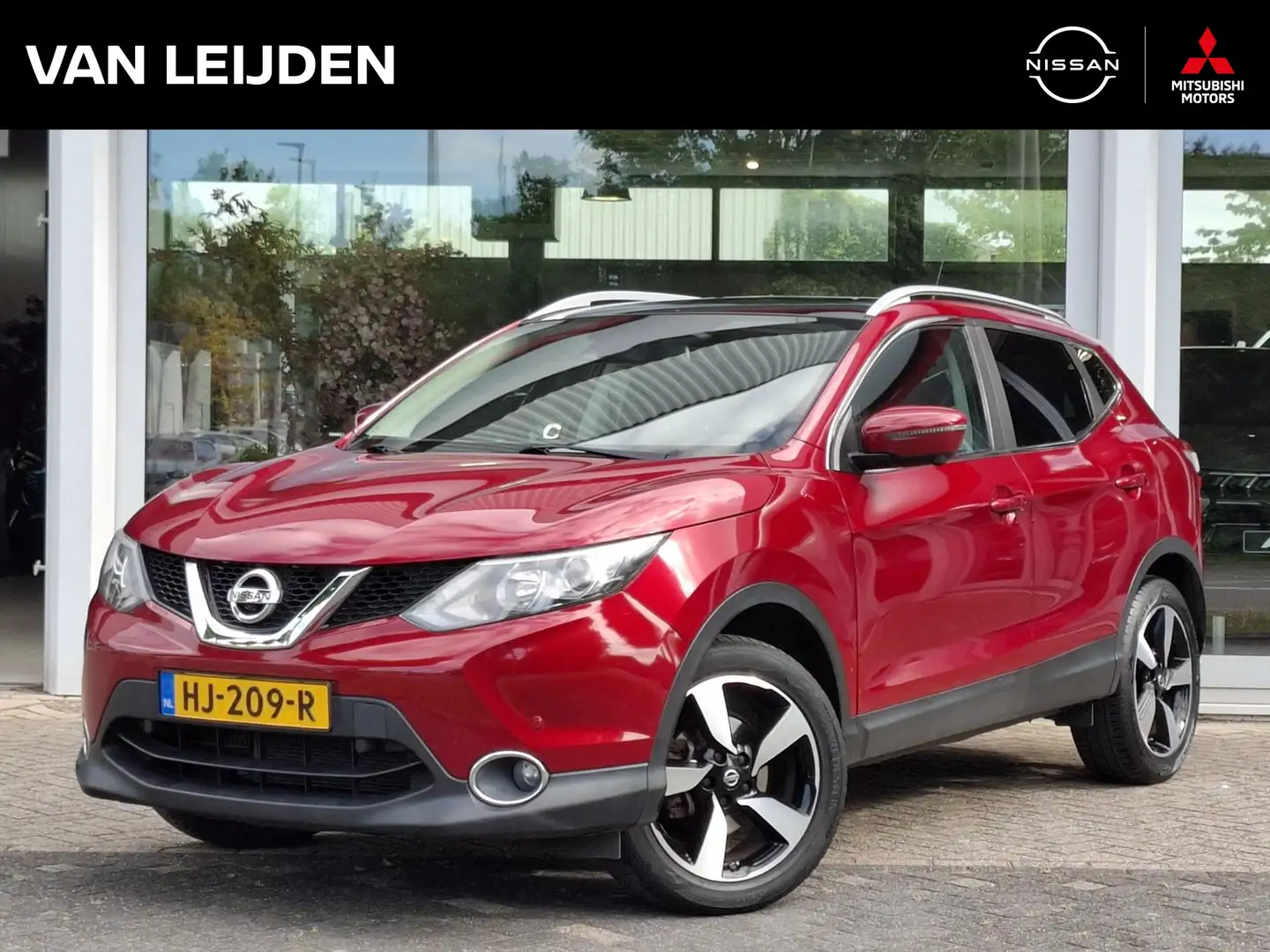 Nissan Qashqai 1.2 115pk DIG-T N-Connecta | Trekhaak | Panoramada Červená - 1