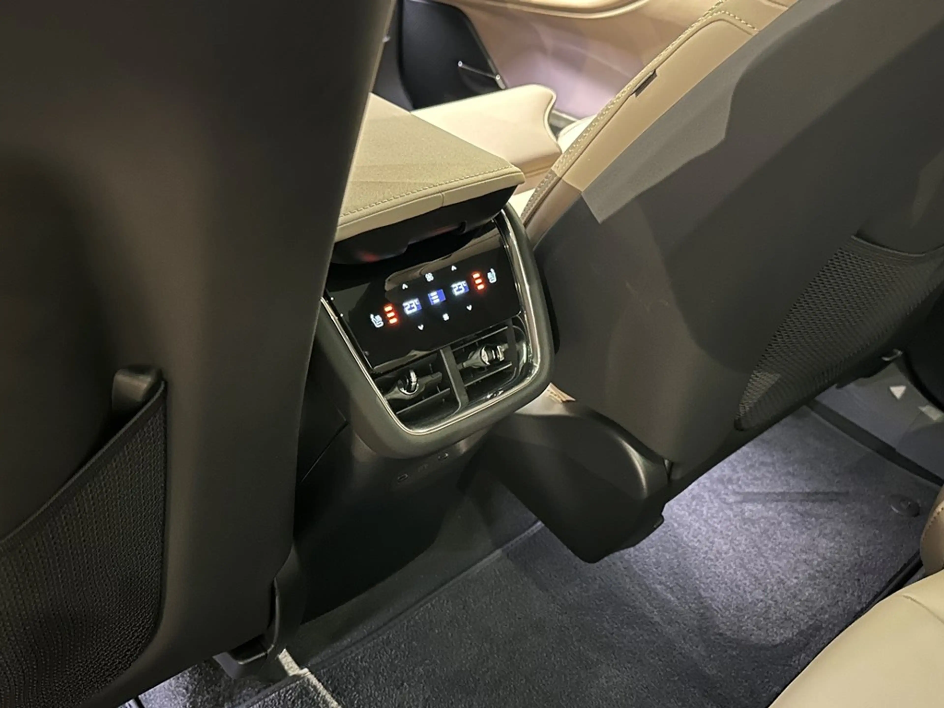 Volvo EX90 * SOLD * Ultra Twin Motor Perf. + LUCHTVERING/B&W — photo 7