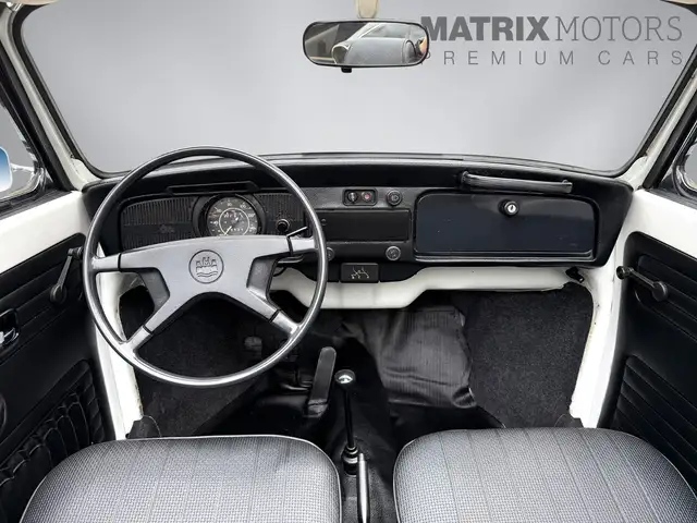 Volkswagen Beetle view 3