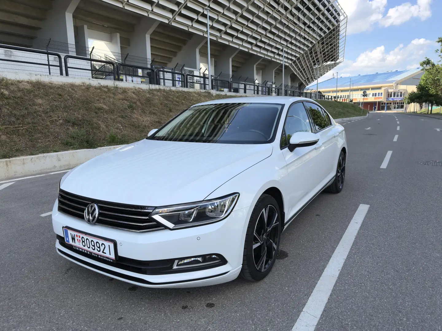 Volkswagen Passat 2.0 TDI SCR Trendline - 1