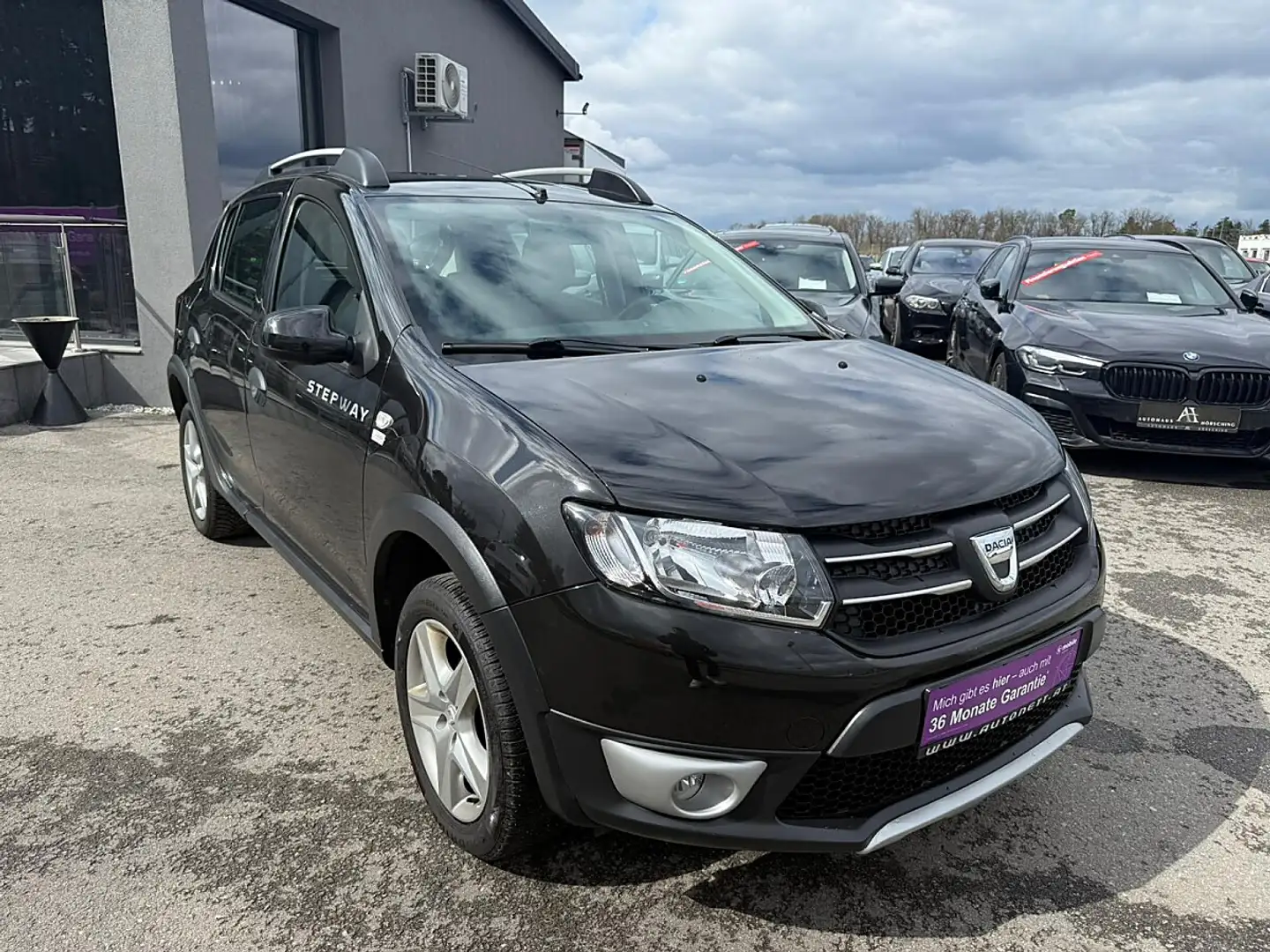 Dacia Sandero Stepway TCe 90 Schwarz - 1