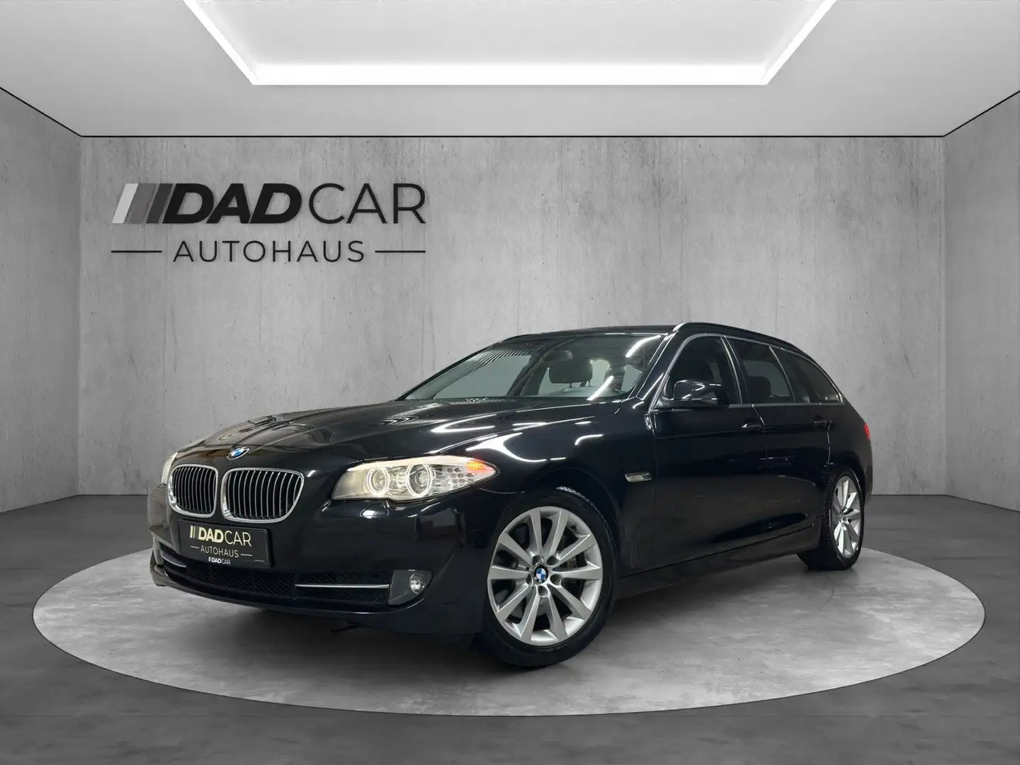 BMW 530 d xDrive 2.Hand *AHK*XENON*CARPLAY*NAVI*PDC* Schwarz - 1