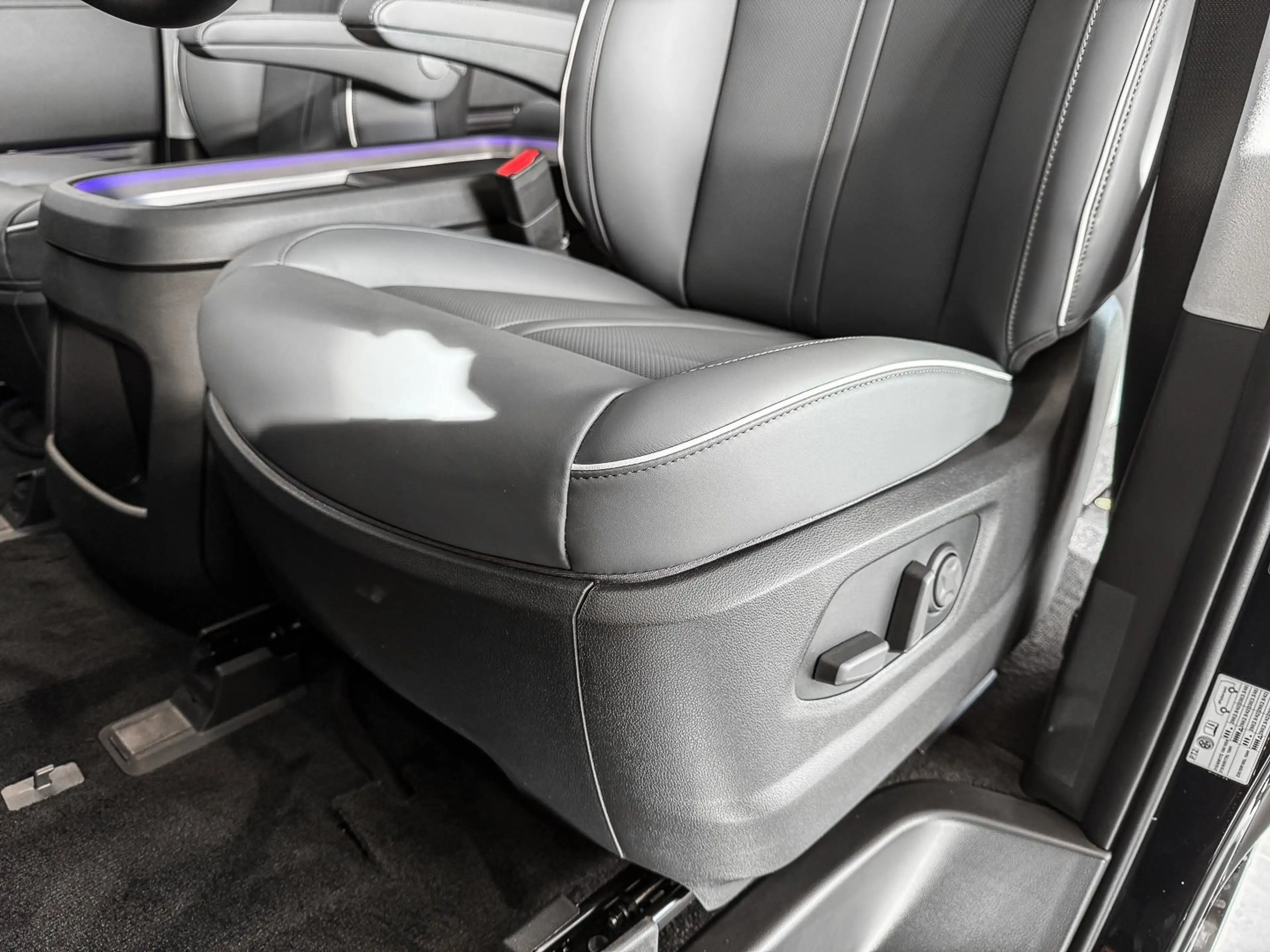 Hyundai STARIA SIGNATURE HEV 7-Sitzer 1.6 T-GDI 225PS 6-AT BOSE 3 — photo 12
