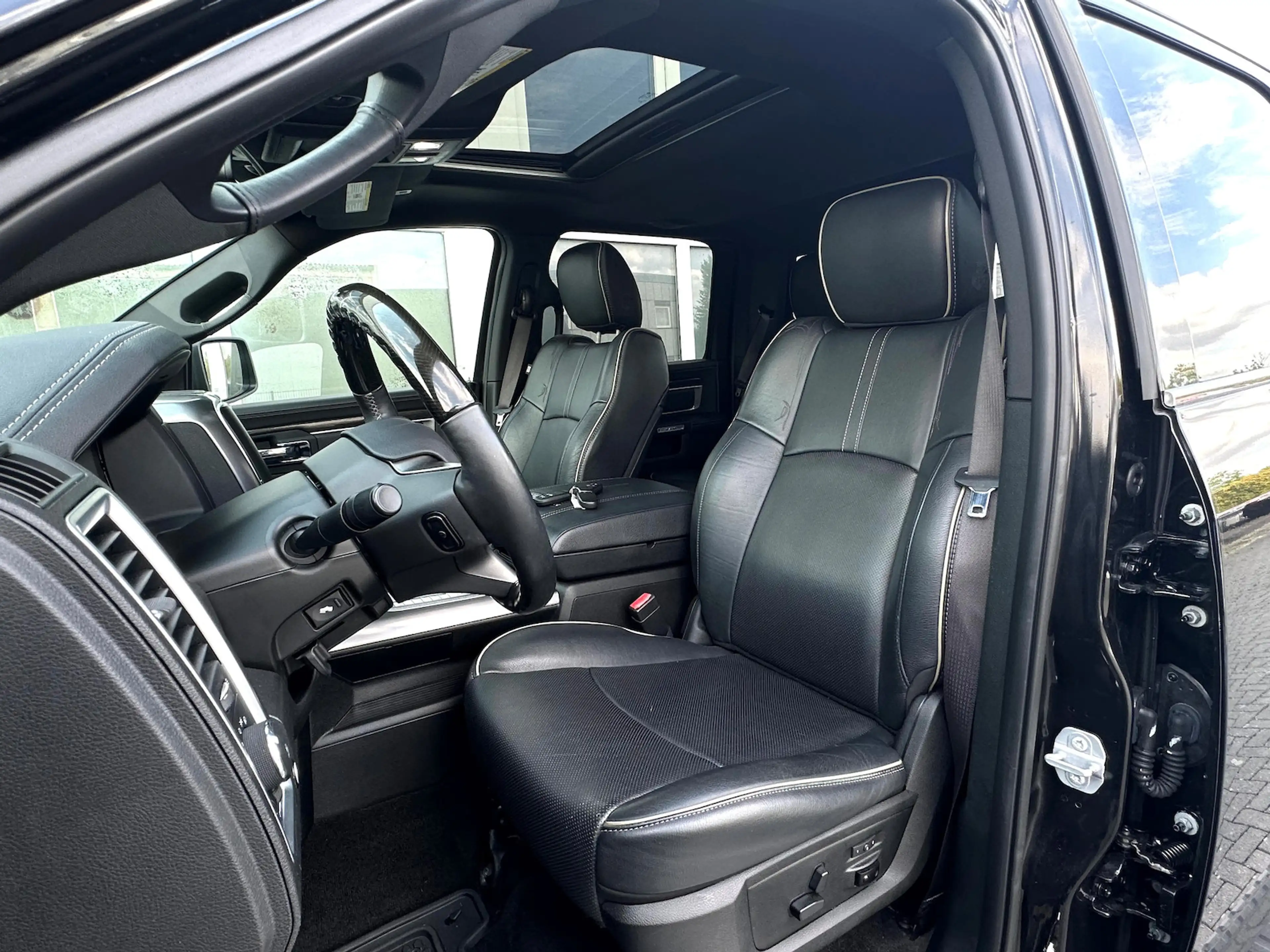 Dodge RAM 1500 Limited 5,7L 4x4 Longbed Luftfahrw. SD — photo 9