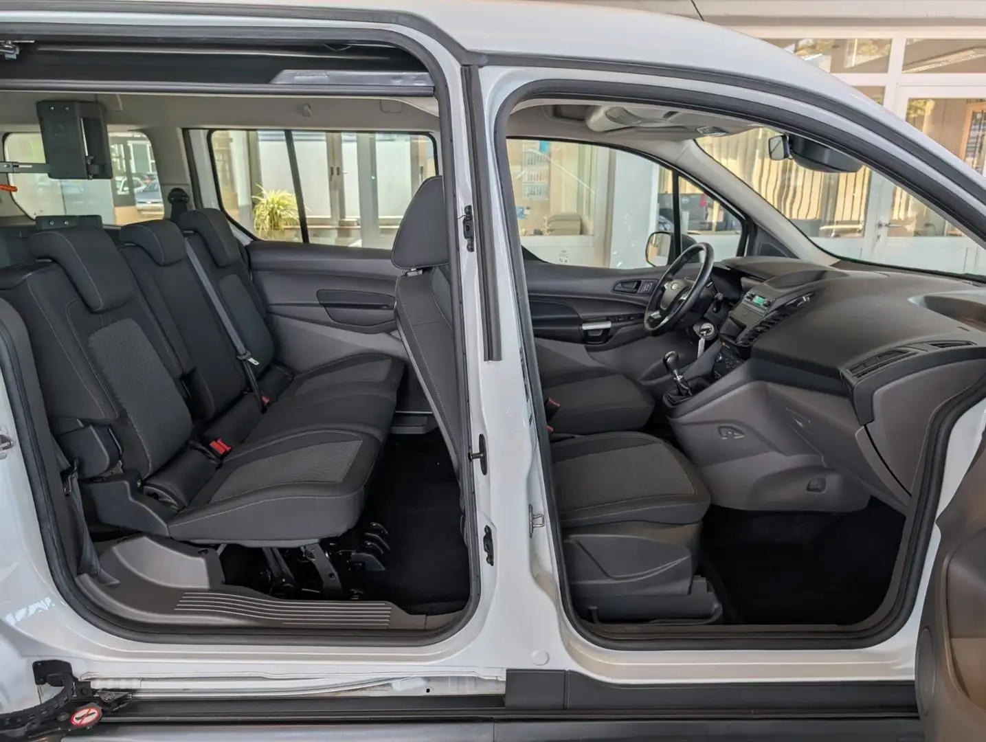Ford Transit Connect L2 Rollstuhlumbau mit Rampe Weiß - 2