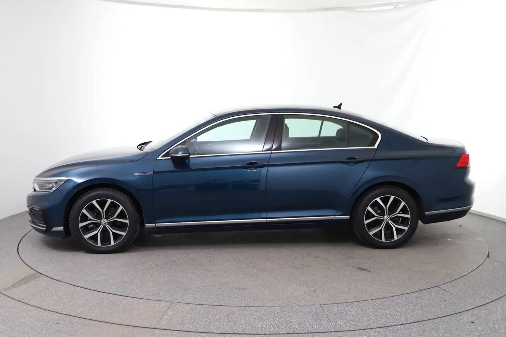Volkswagen Passat GTE Blau - 2