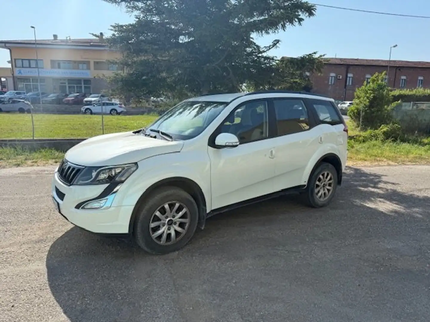 Mahindra XUV500 XUV 500 Bianco - 1