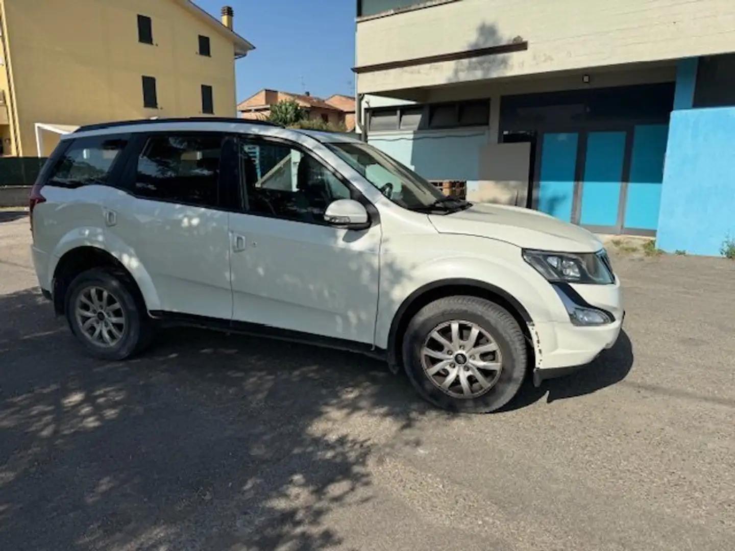 Mahindra XUV500 XUV 500 Bianco - 2