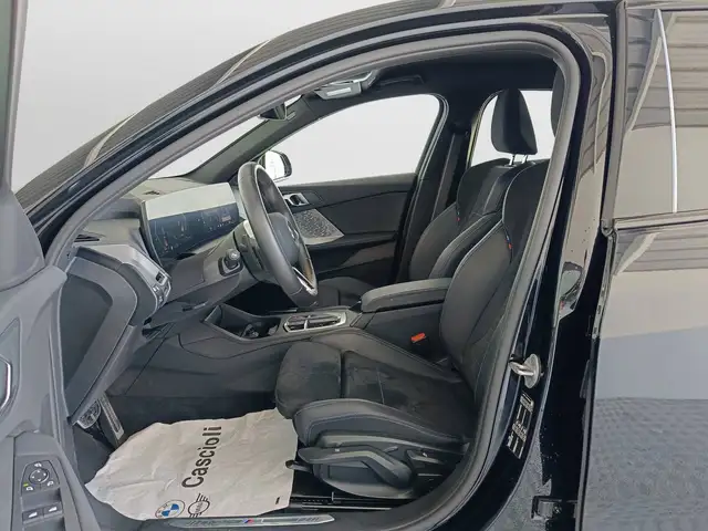 BMW 1 Series view 8