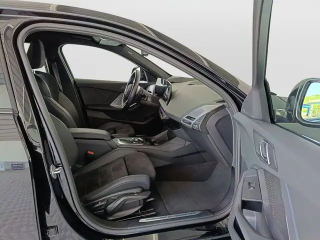 BMW 1 Series view 11