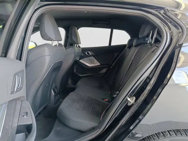 BMW 1 Series view 9