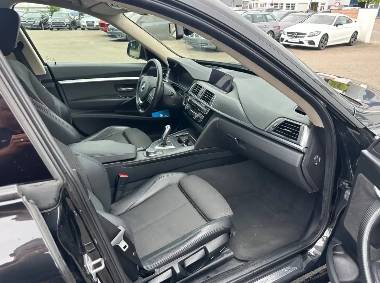 BMW 320 320 d Gran Turismo xDrive Sport Line LEDER NAVI Schwarz - 2