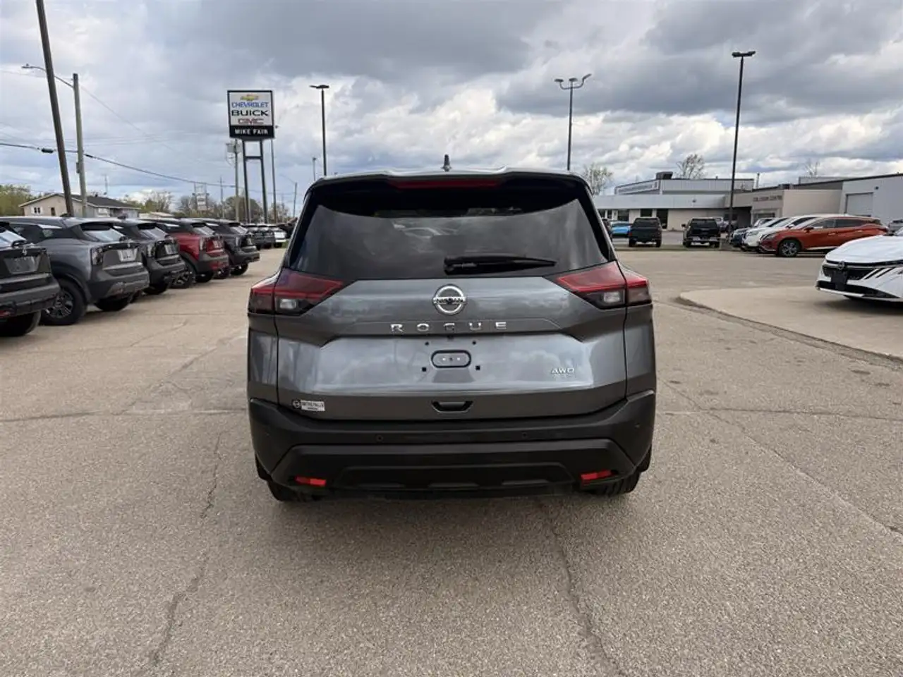 Nissan Rogue снимка Nissan Rogue