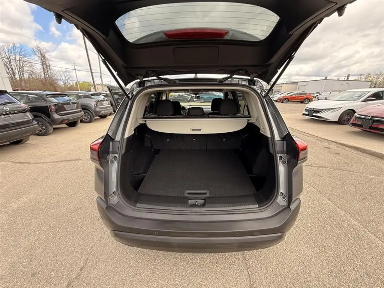 Nissan Rogue снимка Nissan Rogue
