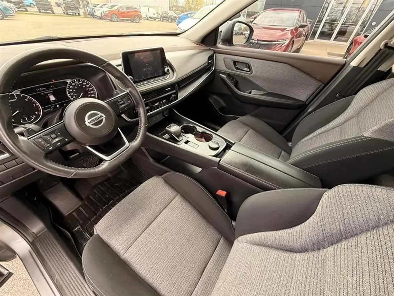 Nissan Rogue снимка Nissan Rogue