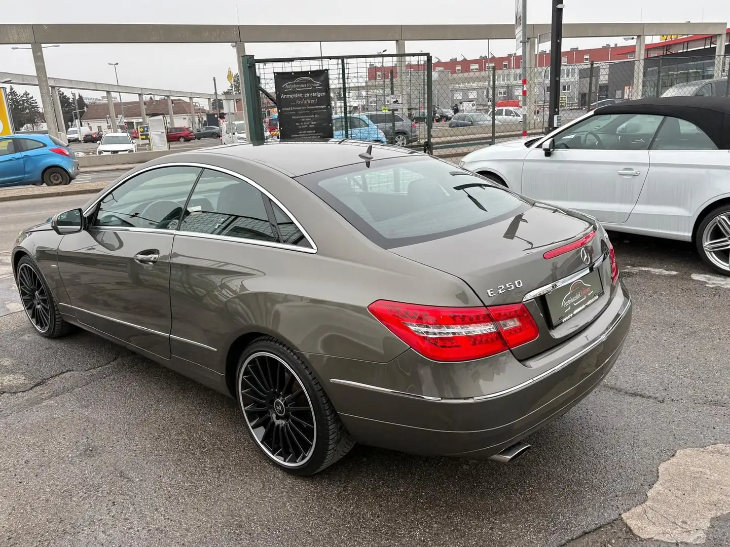 Mercedes-Benz E 250 CDI Automatik 204PS Sportpaket Avantgarde Grau - 2